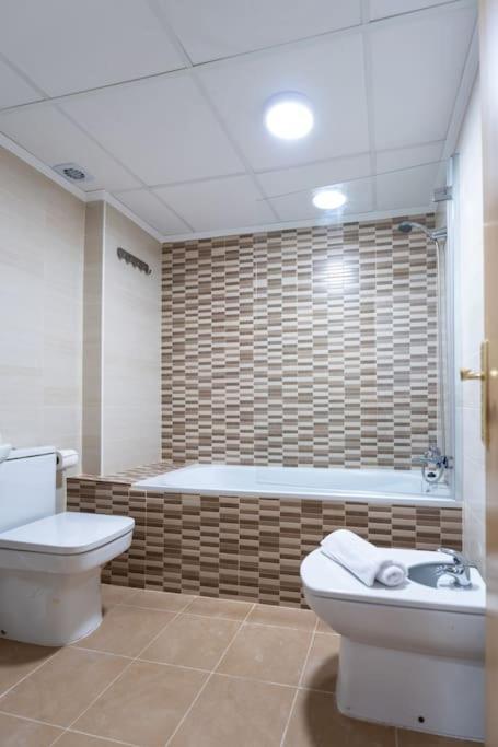 Amplio Apartamento 2 Dormitorios Cerca De La Playa Alicante Eksteriør bilde